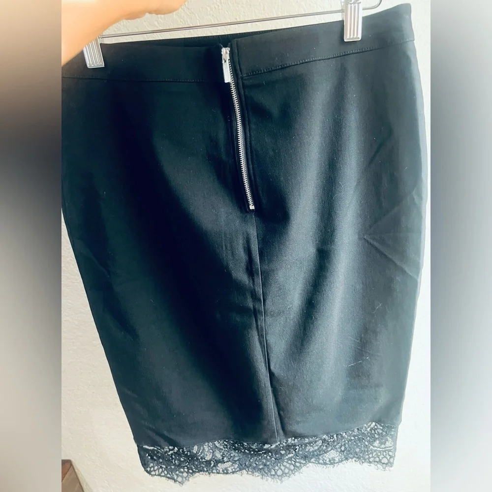 Guess brand skirt size medium black color